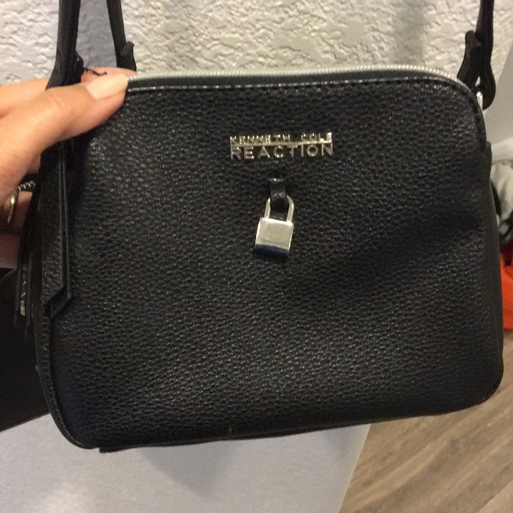 Like new Kenneth Cole cross body